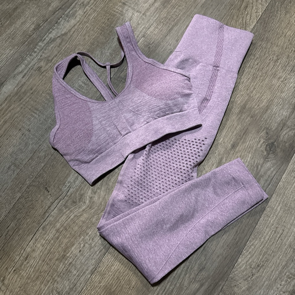 Seamless Lavender Sports Bra and Leggings Set